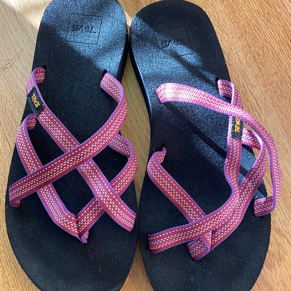 Teva strappy flip flops